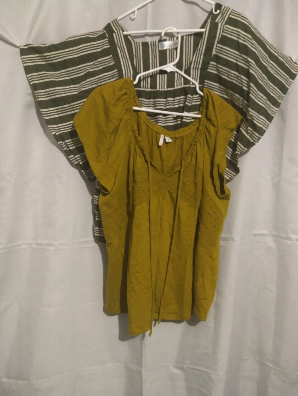 🖤4/$10 Time and Tru Hunter Green Striped Tunic & Olive Green Peasant Top Duo